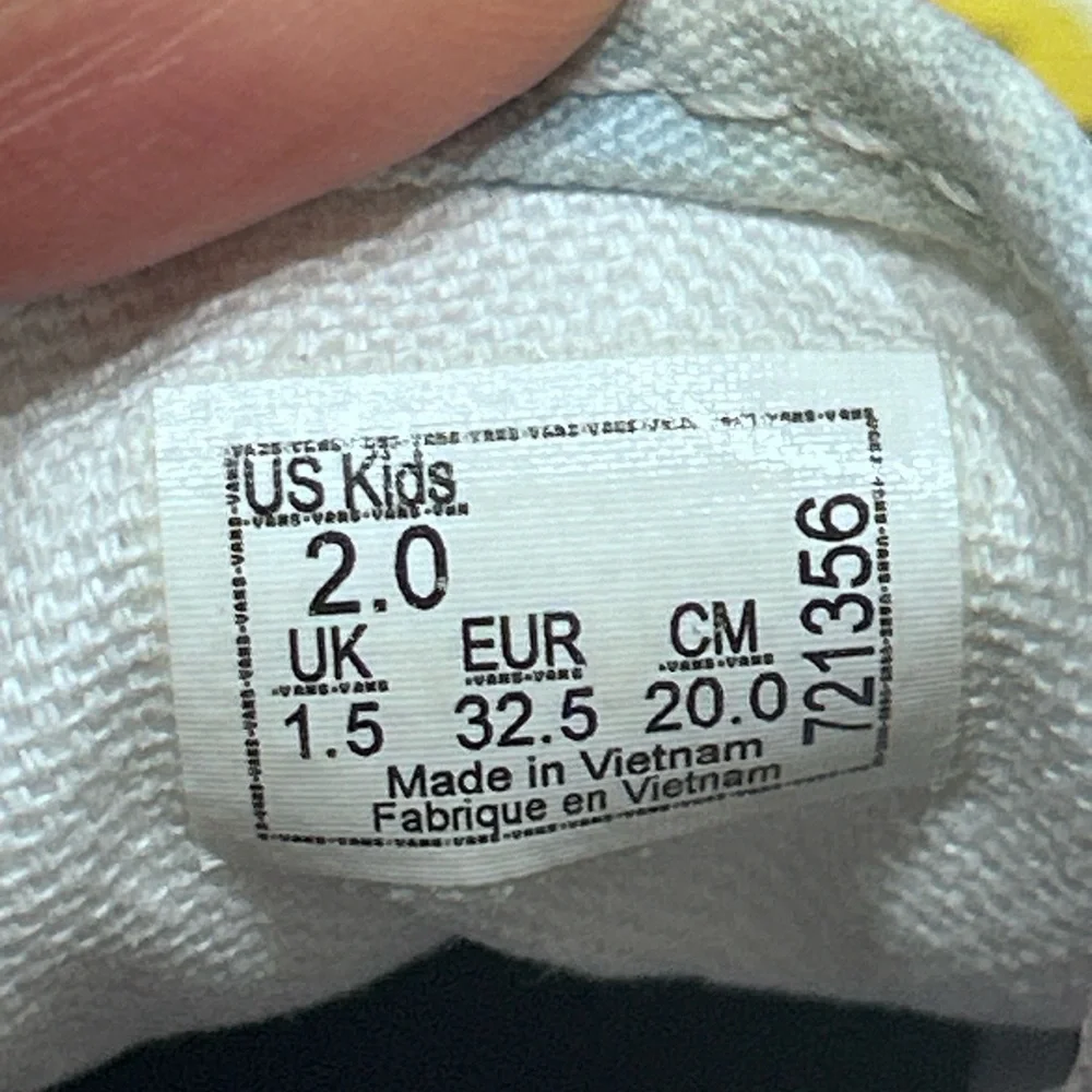 Vans Kid x Sailor Moon Authentic Pretty Guardian & Tuxedo Mask Sneakers Size 2 - Picture 9 of 11